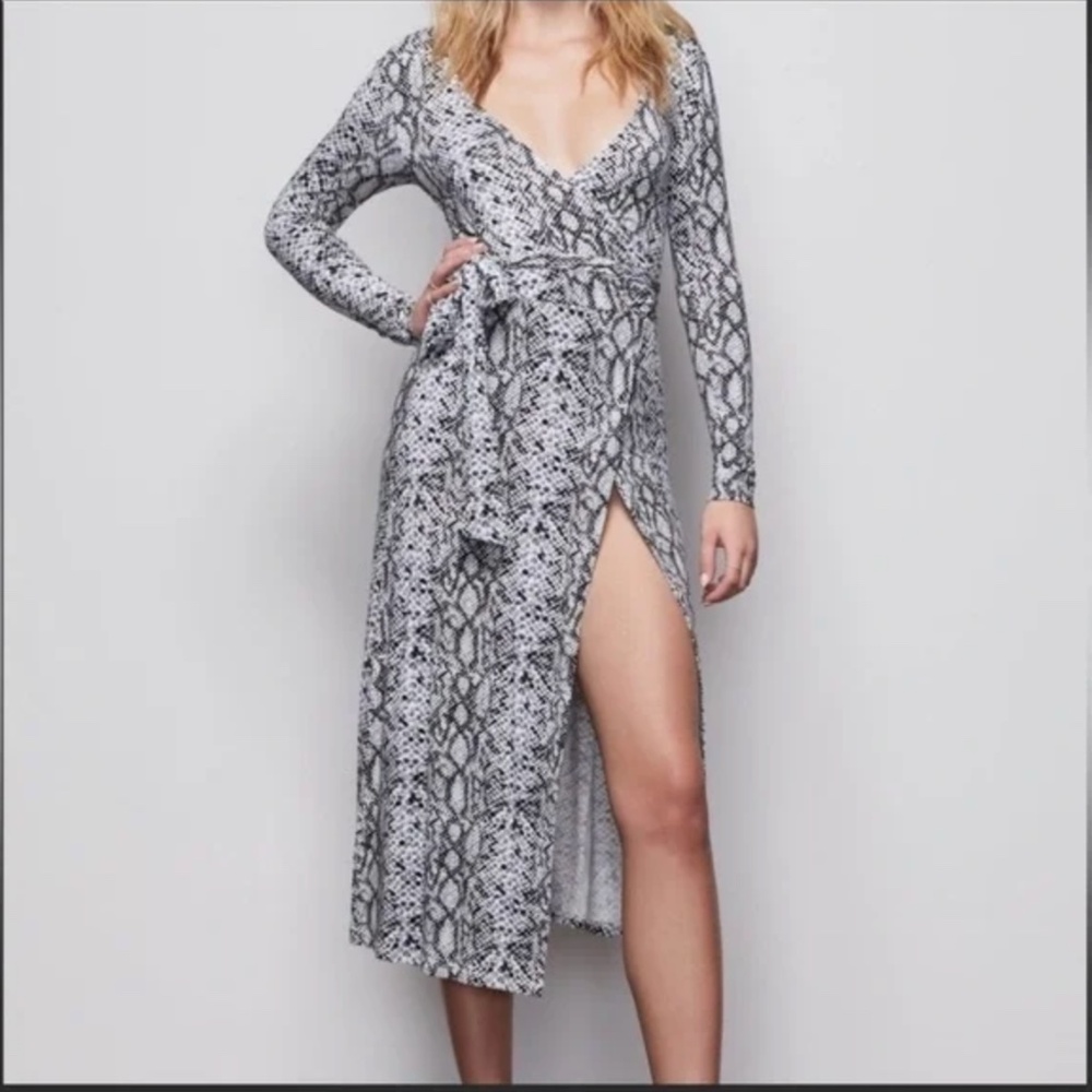 Good American: Python Snakeskin Printed Wrap Dres… - image 1